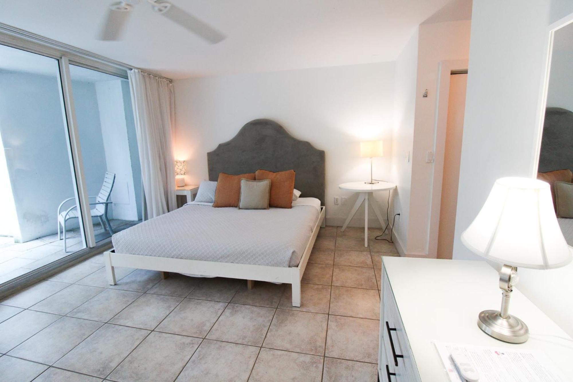 Castle Pavillon 8 Beachfront - Private Beach Access Loft With 2-Story, Pool, Tennis, Free Parking Access Маямі-Біч Екстер'єр фото